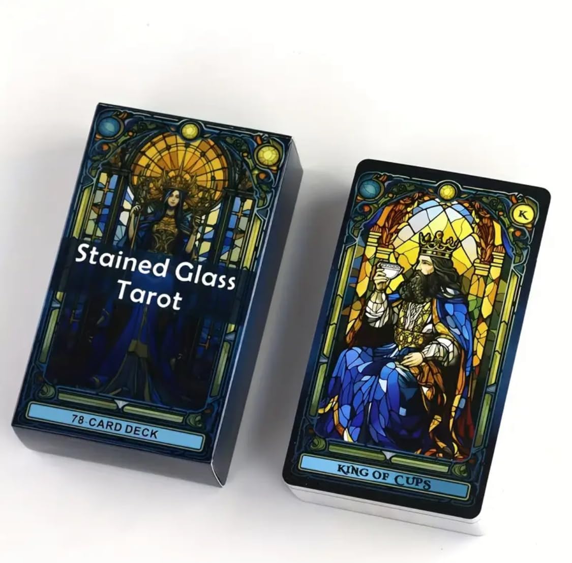 Tarocchi Stained Glass Tarot – Mazzo Completo 78 Carte in Stile Vetrata Gotica Colorata – Tarocchi Divinatori da Collezione con Illustrazioni Luminose – Carte Esoteriche per Lettura e Meditazione