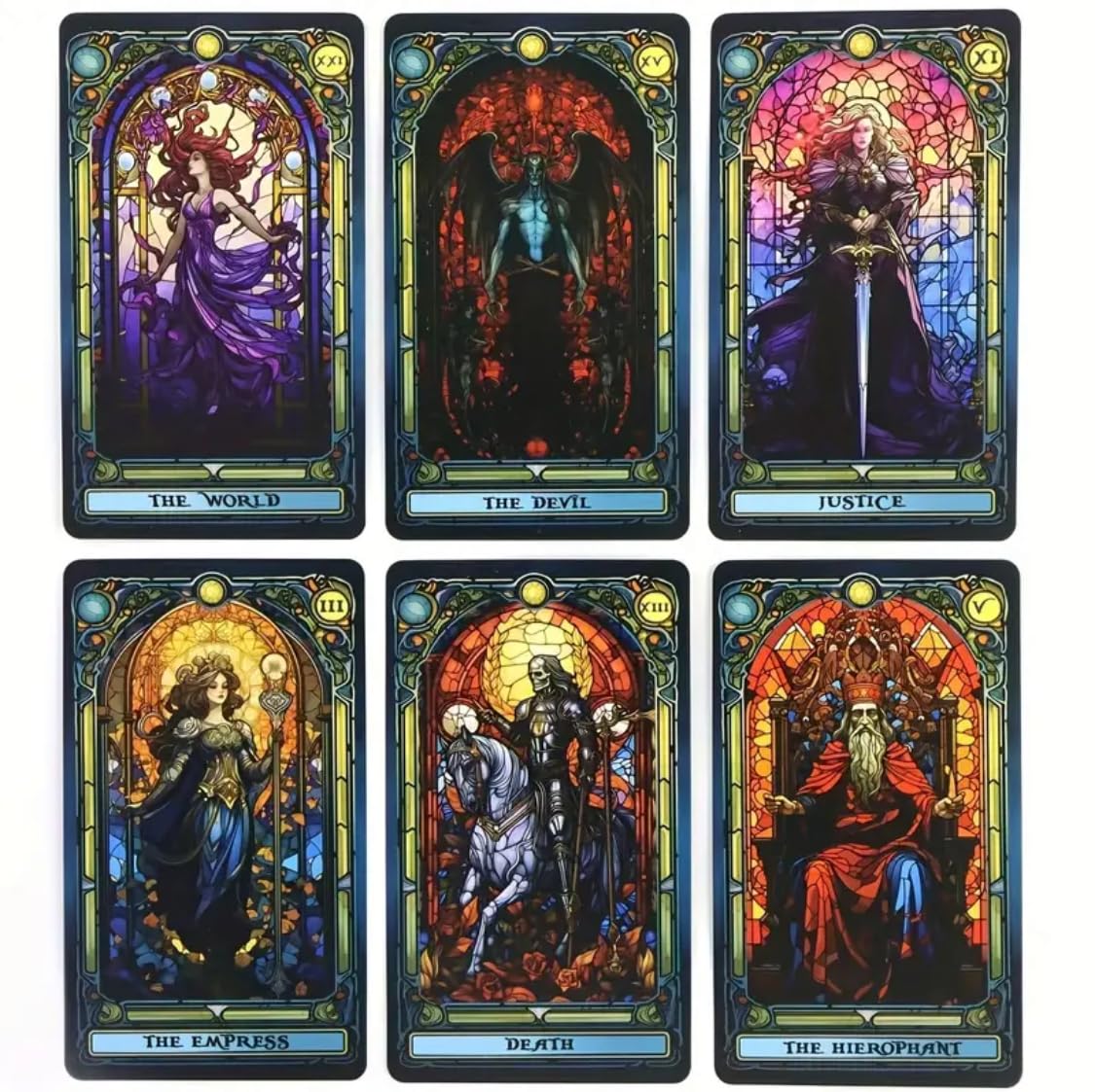 Tarocchi Stained Glass Tarot – Mazzo Completo 78 Carte in Stile Vetrata Gotica Colorata – Tarocchi Divinatori da Collezione con Illustrazioni Luminose – Carte Esoteriche per Lettura e Meditazione