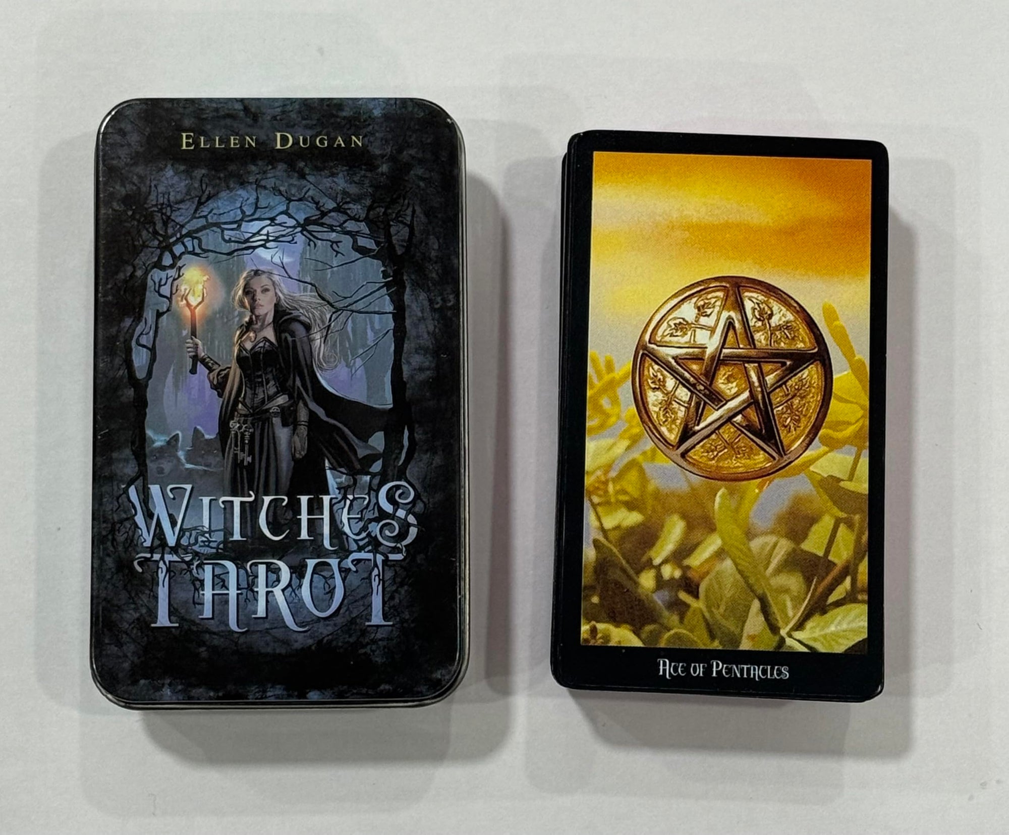 Generico Tarocchi Witches Tarot di Ellen Dugan, Mazzo di Carte dei Tarocchi in Scatola di Latta, Set Completo con Illustrazioni Mistiche